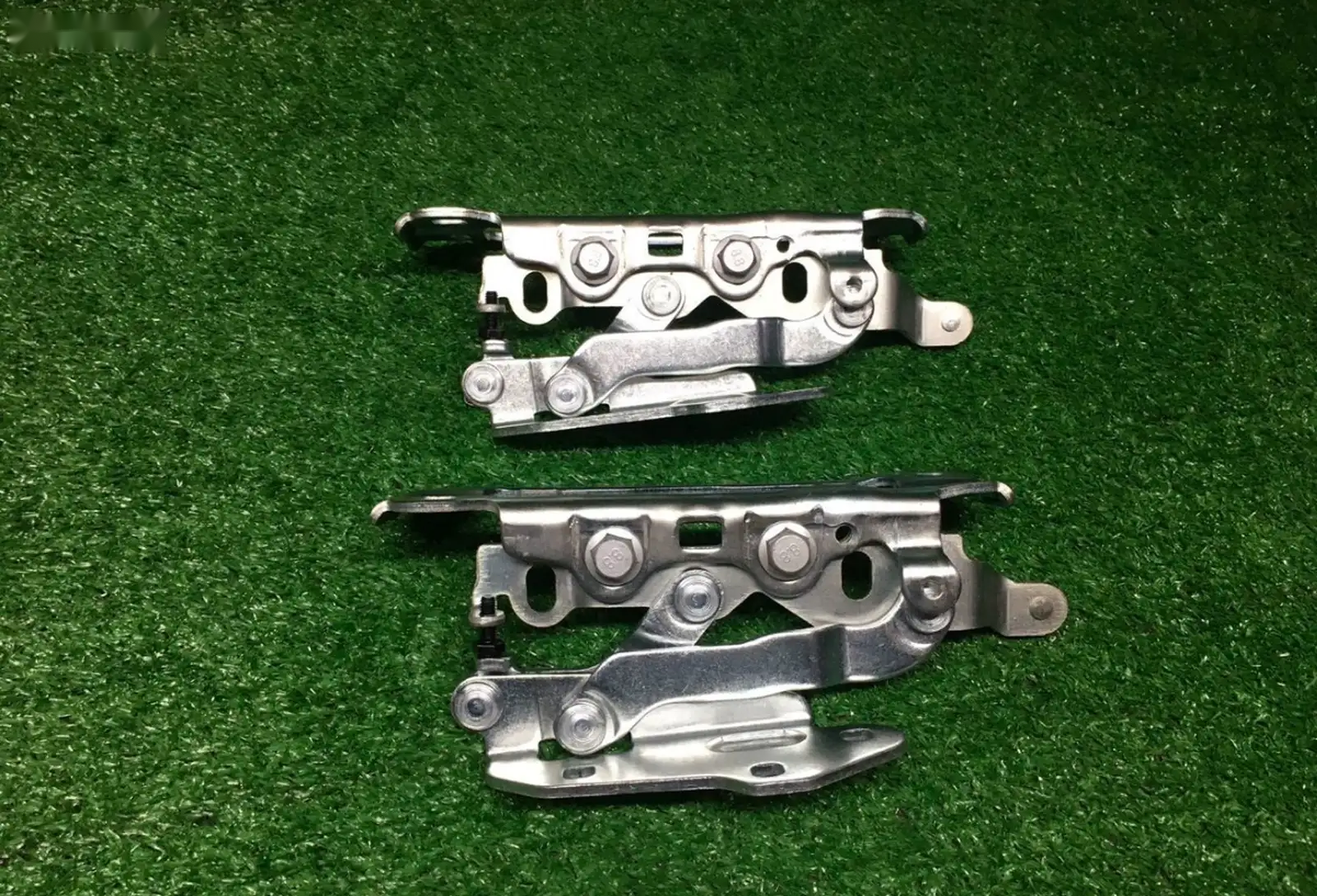 Петля капота Mercedes w212 w204 — миниатюра 1