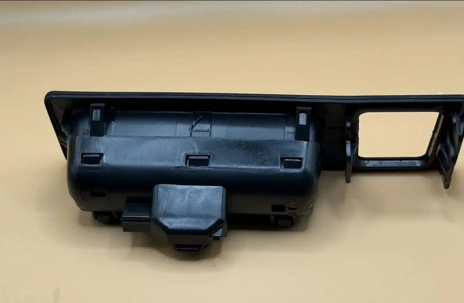 Кнопка открывание багажника BMW F30 F10 F15 F16 F01 F02 — миниатюра 2