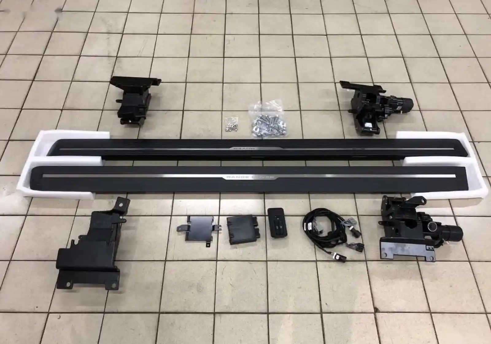 Электронные пороги Range Rover Sport 2013-2022 — миниатюра 1