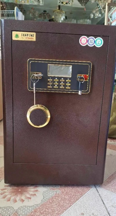 Сейф металлический — миниатюра 1