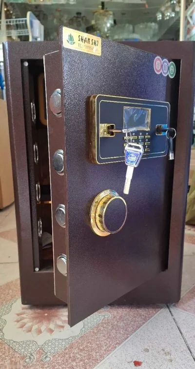 Сейф металлический — миниатюра 2