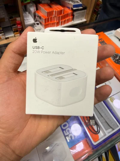Адаптери аслии Apple 20W USB-C Power Adapter бо вилкаи ҷамшаванда folding pin