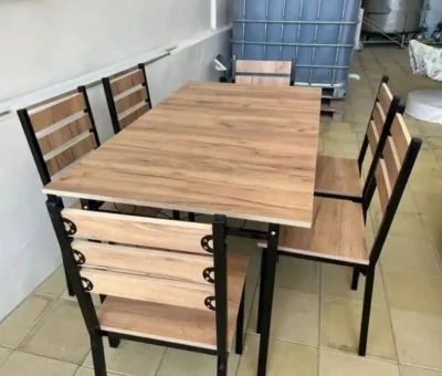 Стол и стулья — миниатюра 1