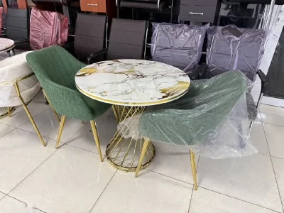Стол и стулья — миниатюра 1
