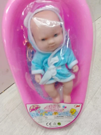 Кукла с ванной игрушкой — миниатюра 2