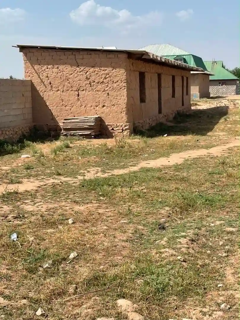 1 этажный, 3-комн. дом, 800 м², 8 соток, ч/д Лолазор д Чаманоро