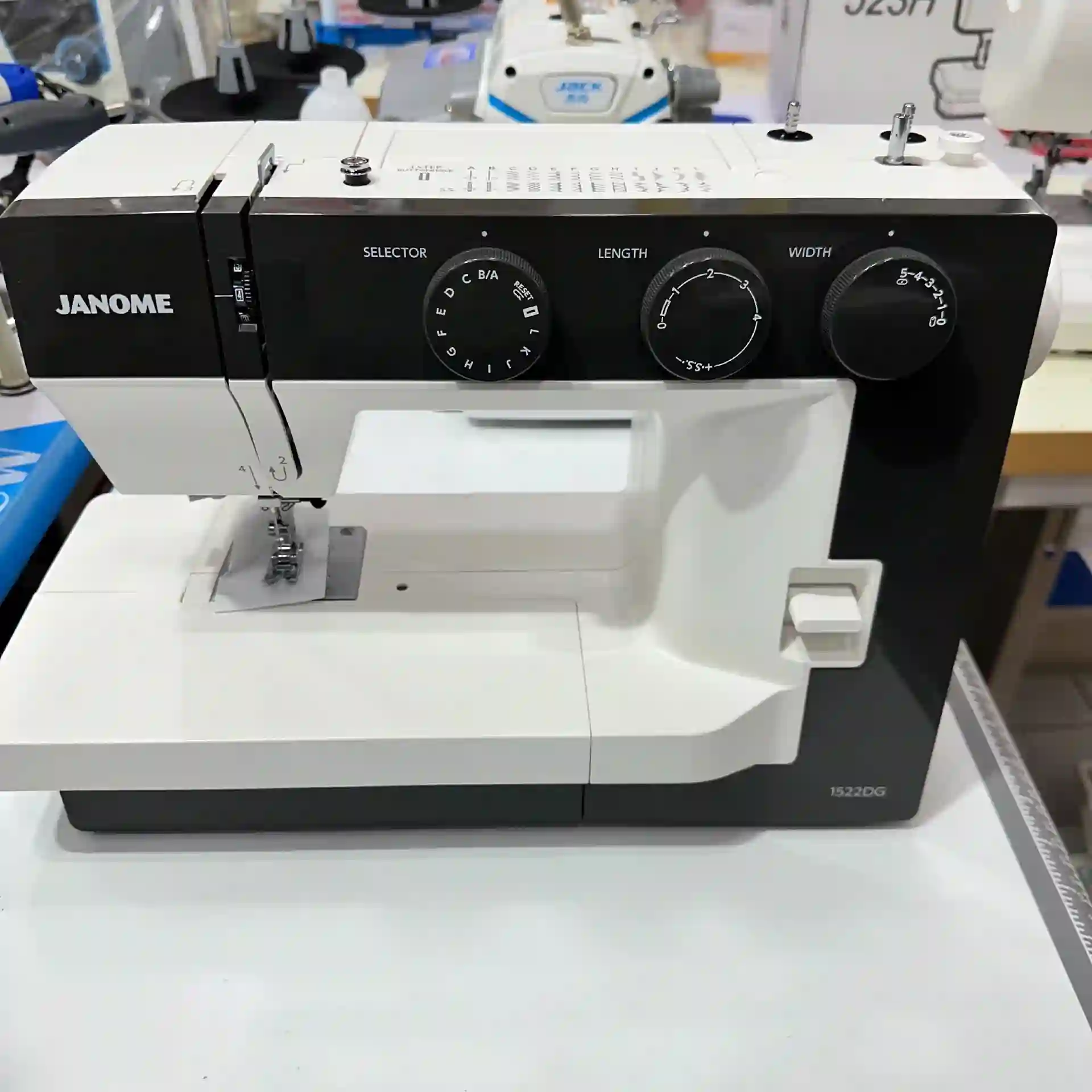 Мошинаи Дарздузи JANOME 1522