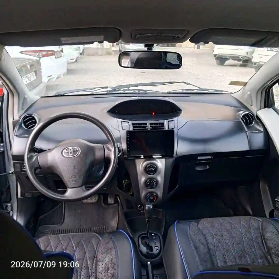 Toyota Vitz 2010