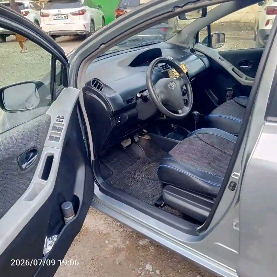 Toyota Vitz 2010