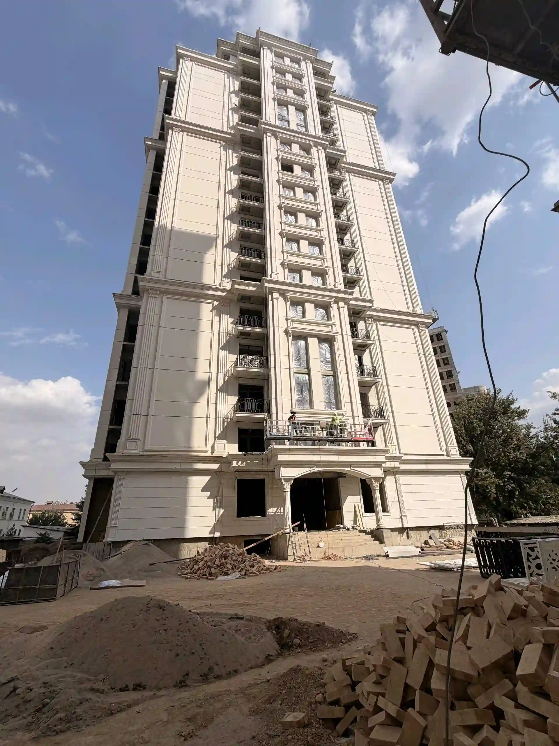 4-к квартира, 15 этаж, 144 м², Зеленый бозор ру ба руи маориф ...  Хамаи Бинохо сохтмони 77 этажара нигох мекна