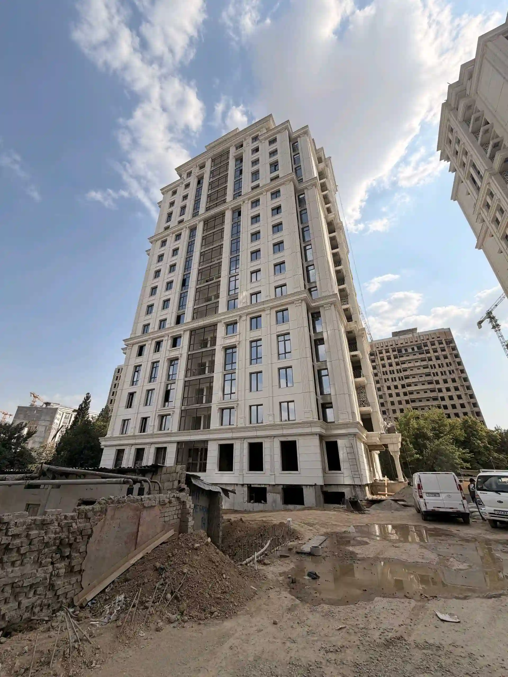 4-к квартира, 15 этаж, 144 м², Зеленый бозор ру ба руи маориф ...  Хамаи Бинохо сохтмони 77 этажара нигох мекна