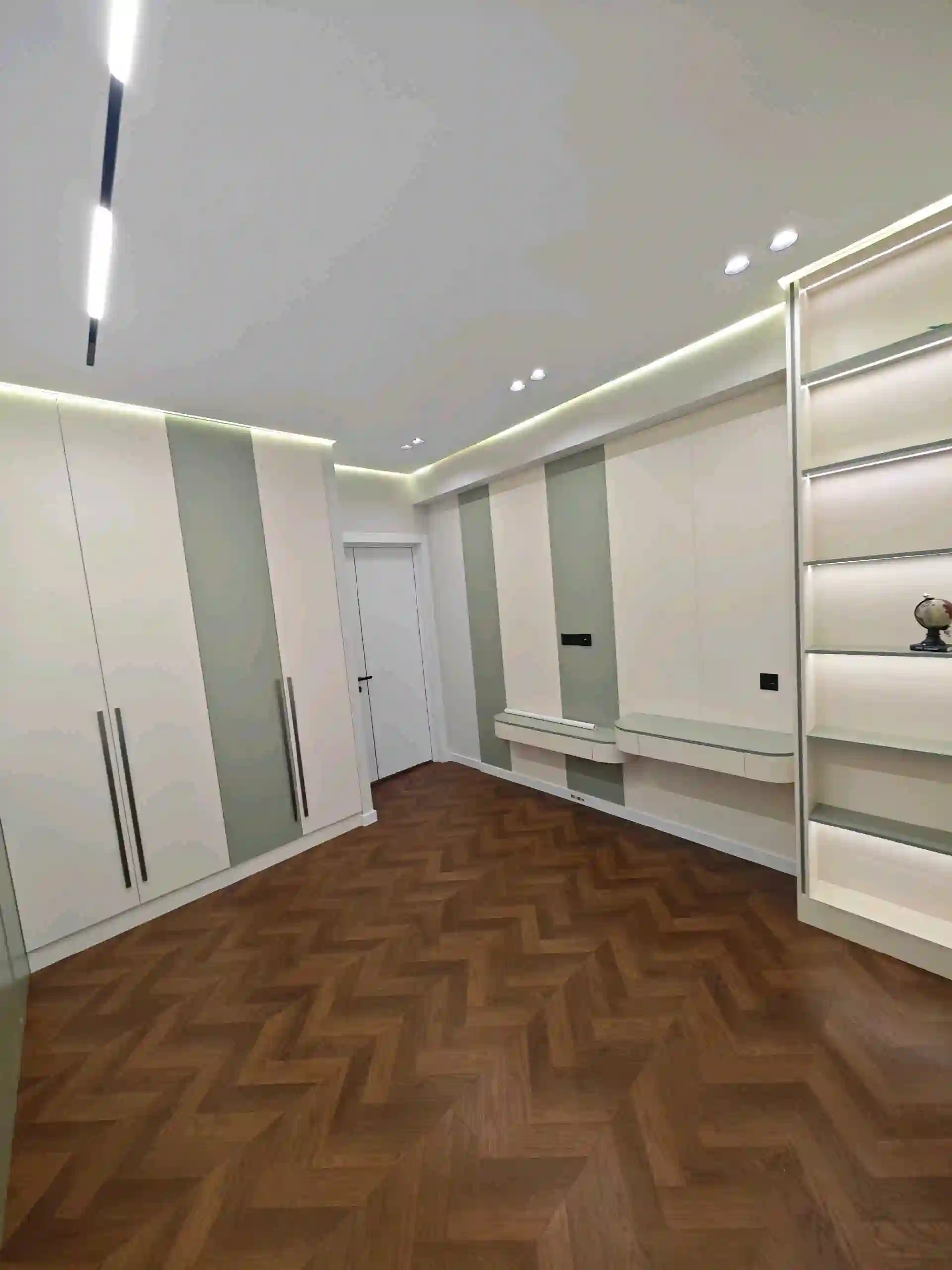 3-к квартира, 11 этаж, 110 м², 33 микрорайон ру ба руи Лицеи умари хаем .