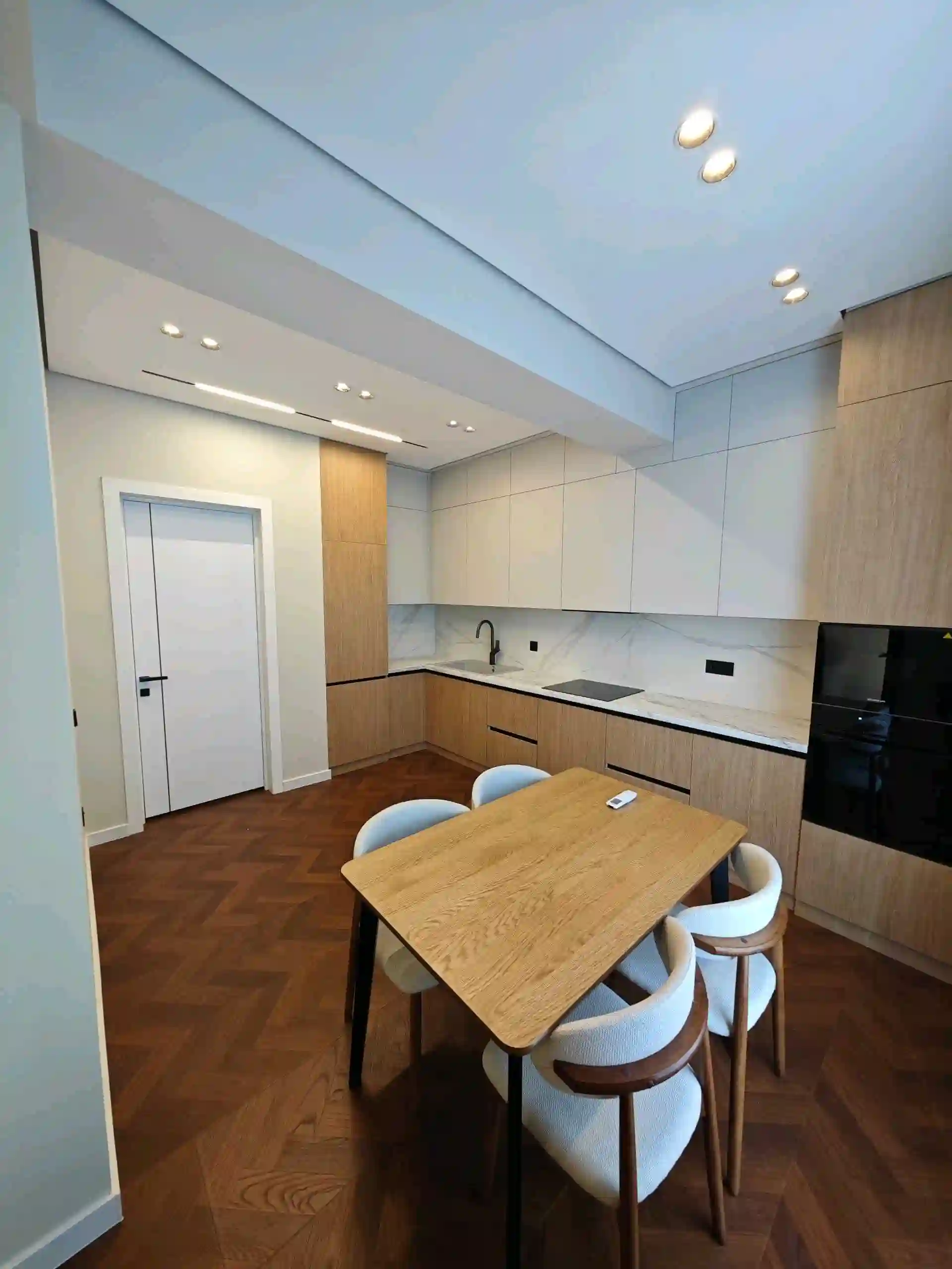 3-к квартира, 11 этаж, 110 м², 33 микрорайон ру ба руи Лицеи умари хаем .