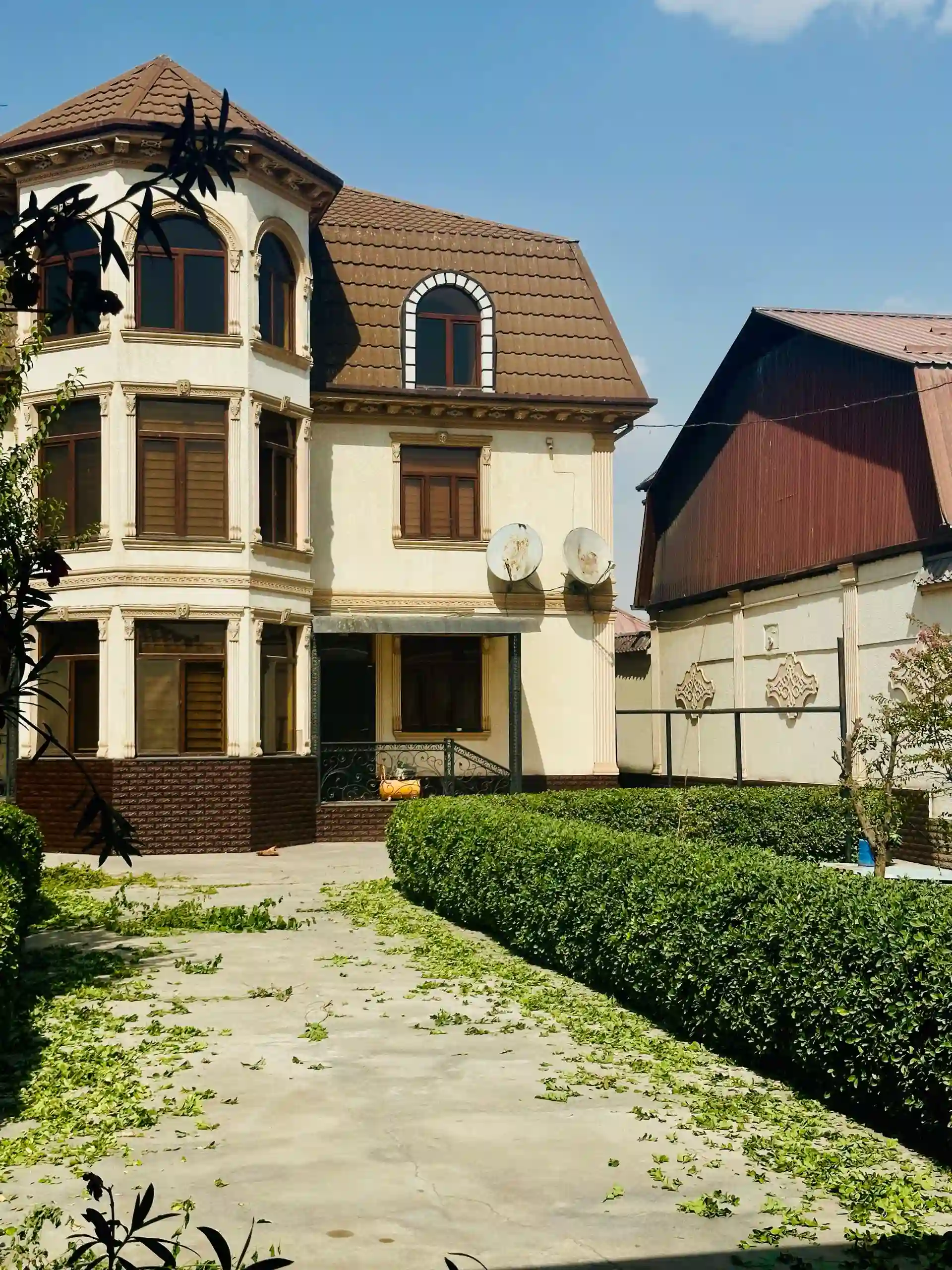 3 этажный, 14-комн. дом, 1000 м², 9 соток, фирдавси