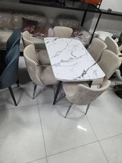 Стол и стулья