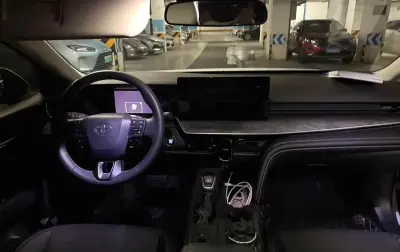 Toyota Camry, 2025 — миниатюра 2