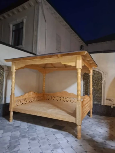 Тапчан с крышей — миниатюра 2
