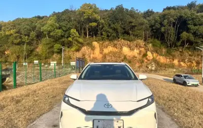 Toyota Camry, 2025 — миниатюра 2