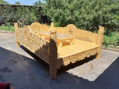 Тапчан со столиком — миниатюра 1
