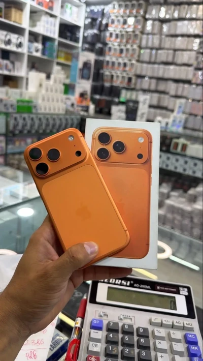 Apple iPhone 17 Pro, 256 gb, Cosmic Orange — миниатюра 1