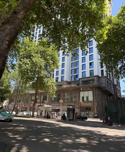 3-комн. квартира, 17 этаж, 89 м², И Сомони — миниатюра 1