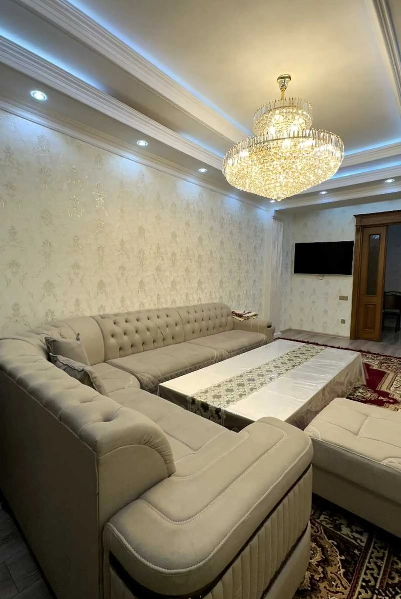 3-комн. квартира, 2 этаж, 135м², Пединститут пушти Гостиница Сафо белый Городок