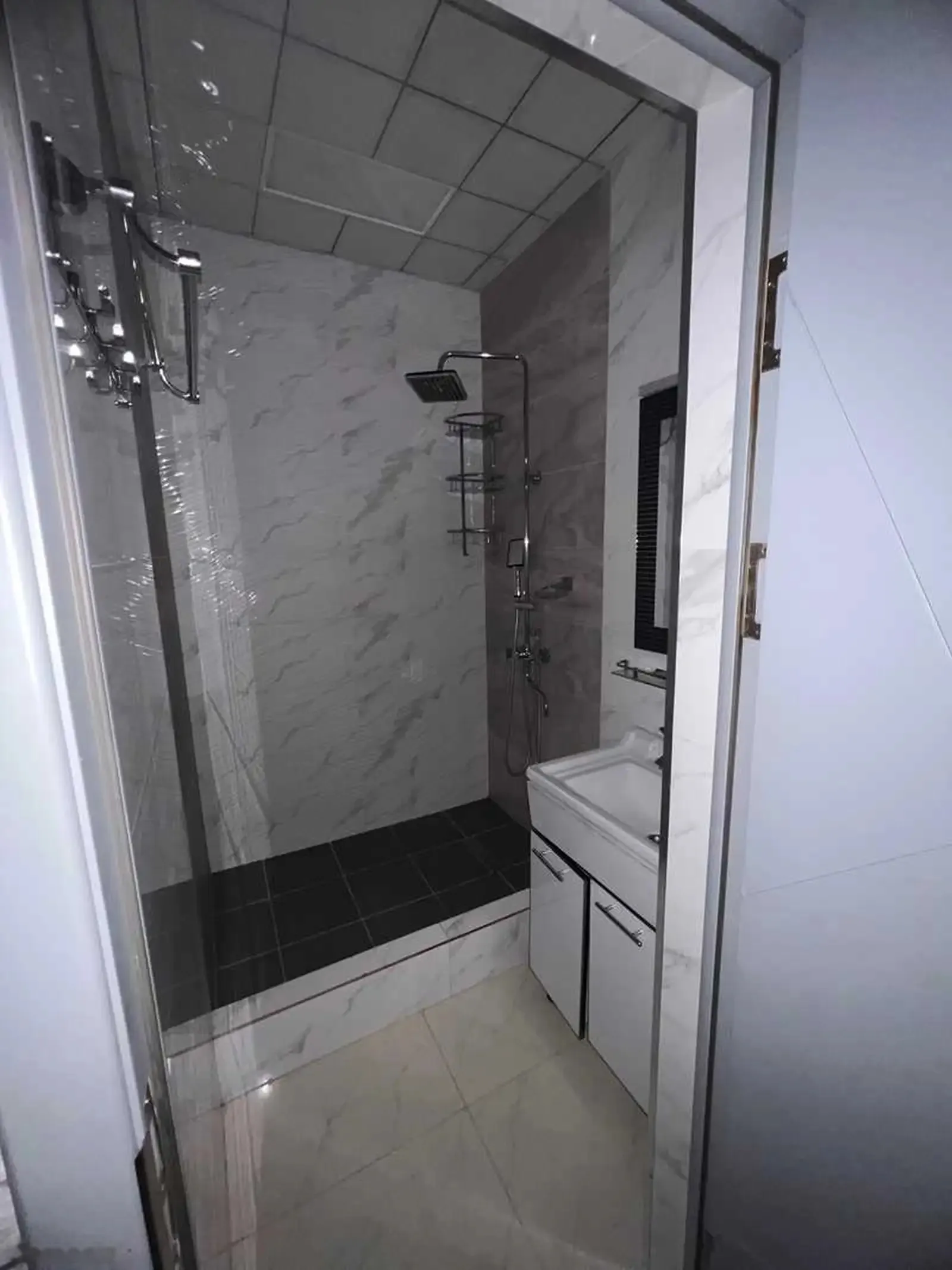 3-комн. квартира, 17 этаж, 85м², 46мкр — миниатюра 9