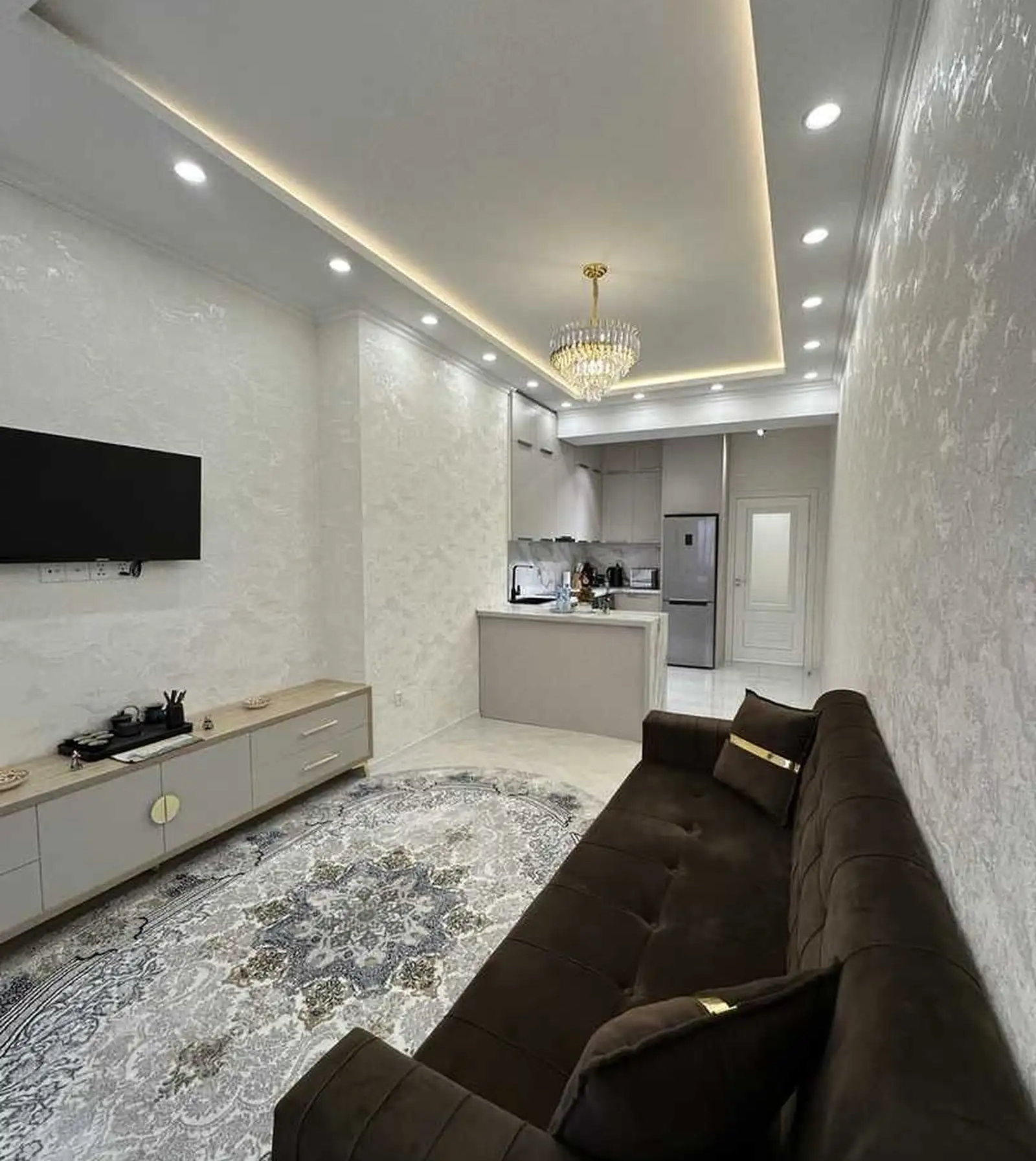 2-комн. квартира, 14 этаж, 65м², Караболо, Пеши Масчити Помириё — миниатюра 4