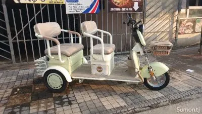 Трёхколёсный скутер