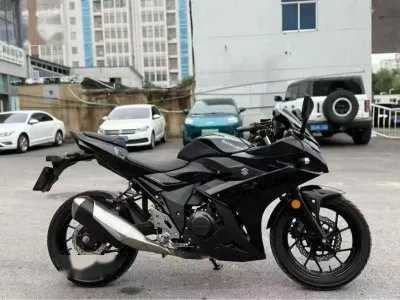 Мотоцикл Suzuki GSX — миниатюра 2