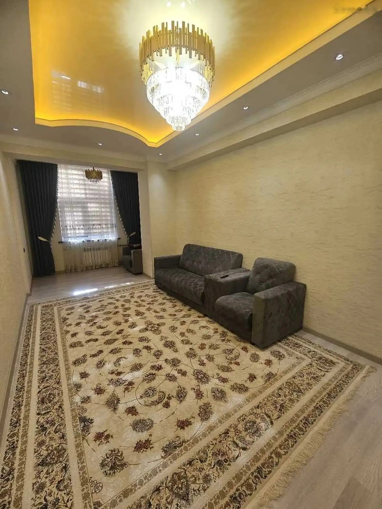 2-комн. квартира, 3 этаж, 80м², Голубой экран — миниатюра 1