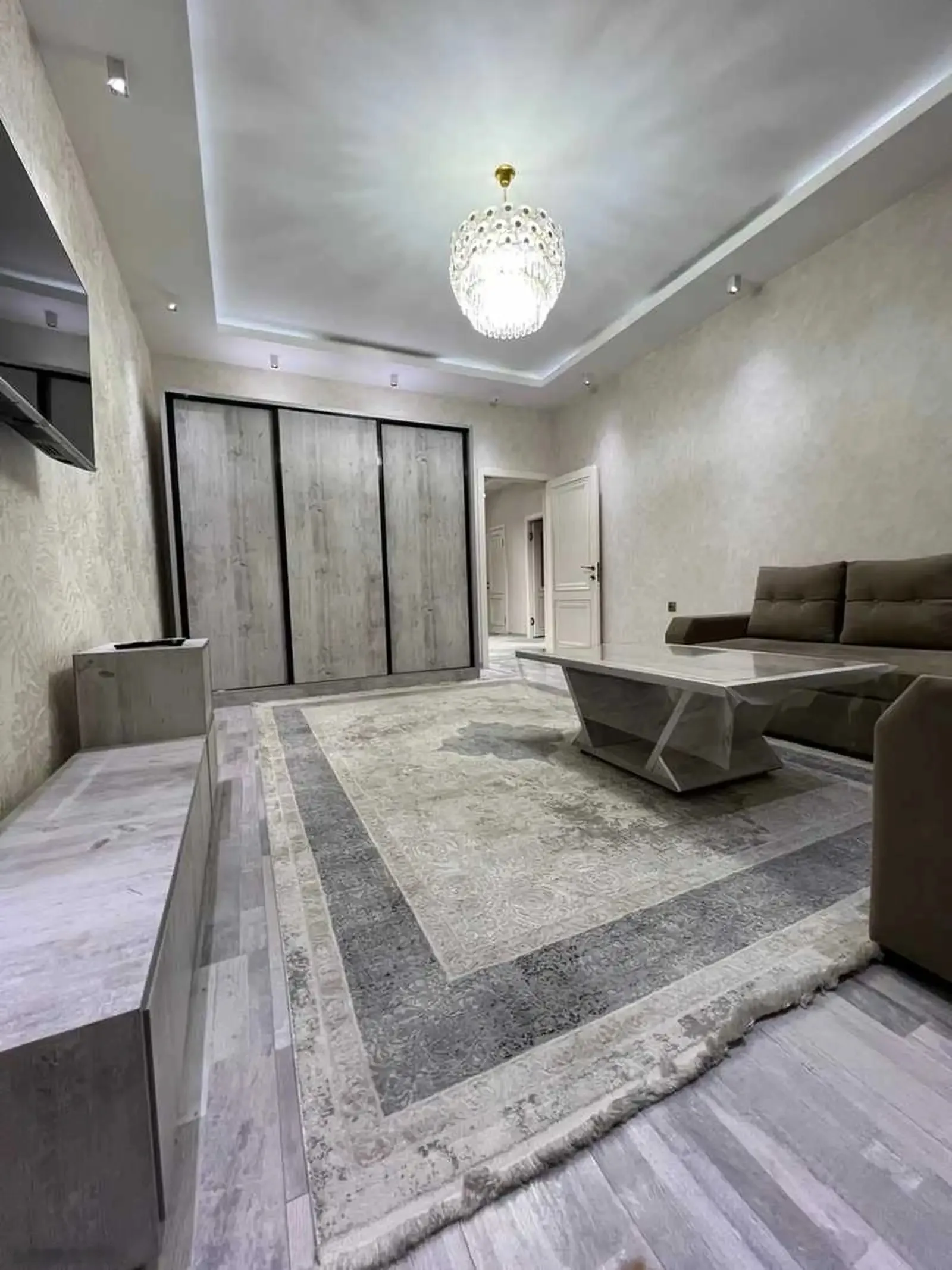 4-комн. квартира, 3 этаж, 133м², ориентир Овир