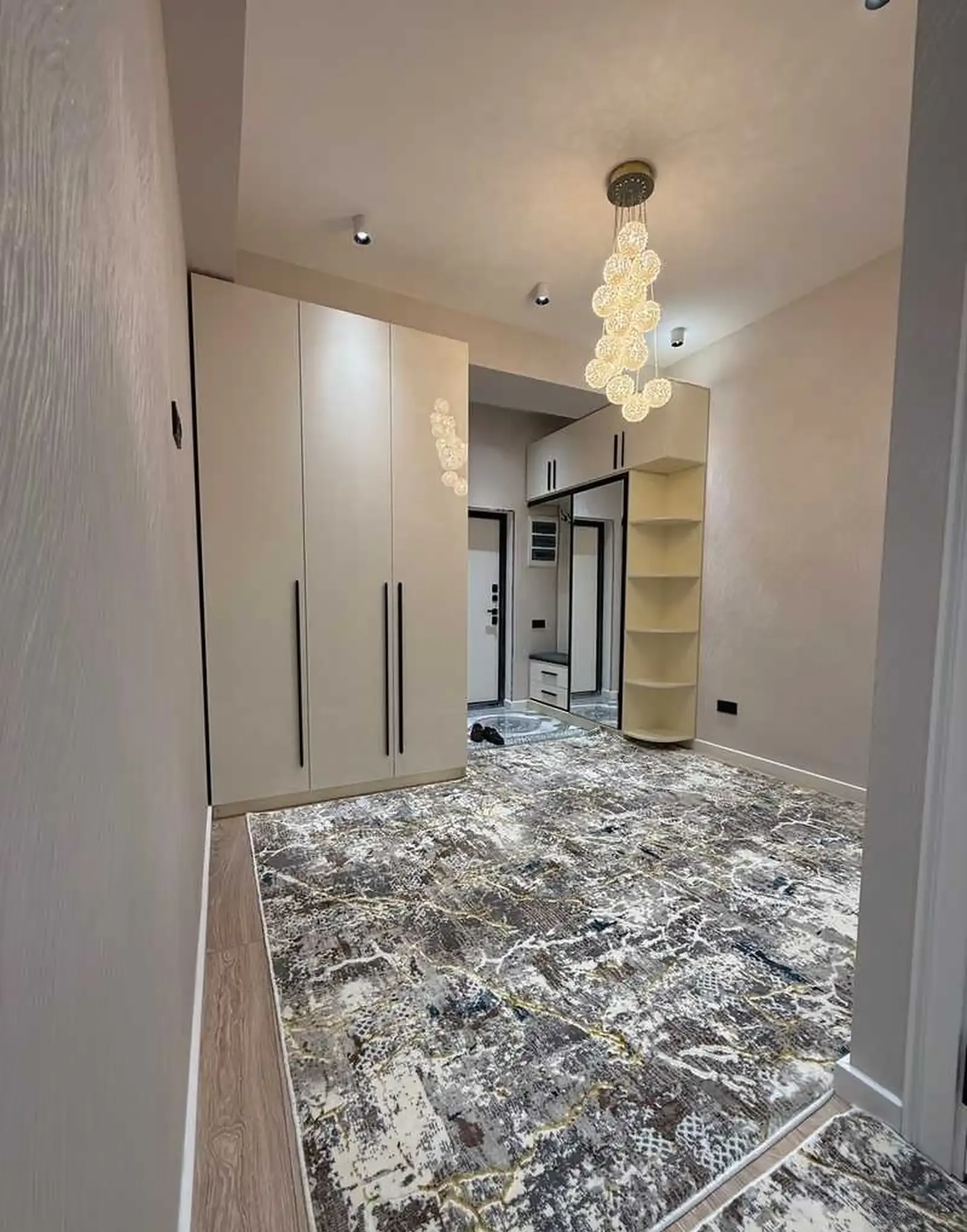 2-комн. квартира, 15 этаж, 85м², 82 мкр — миниатюра 1
