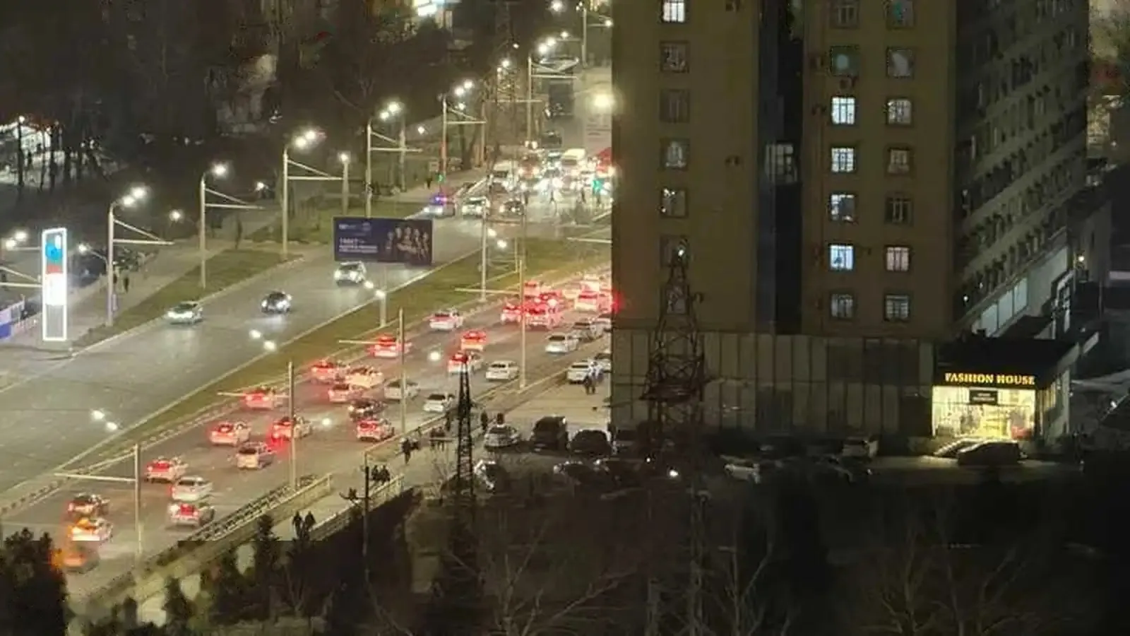 3-комн. квартира, 18 этаж, 115м², 82мкр — миниатюра 16