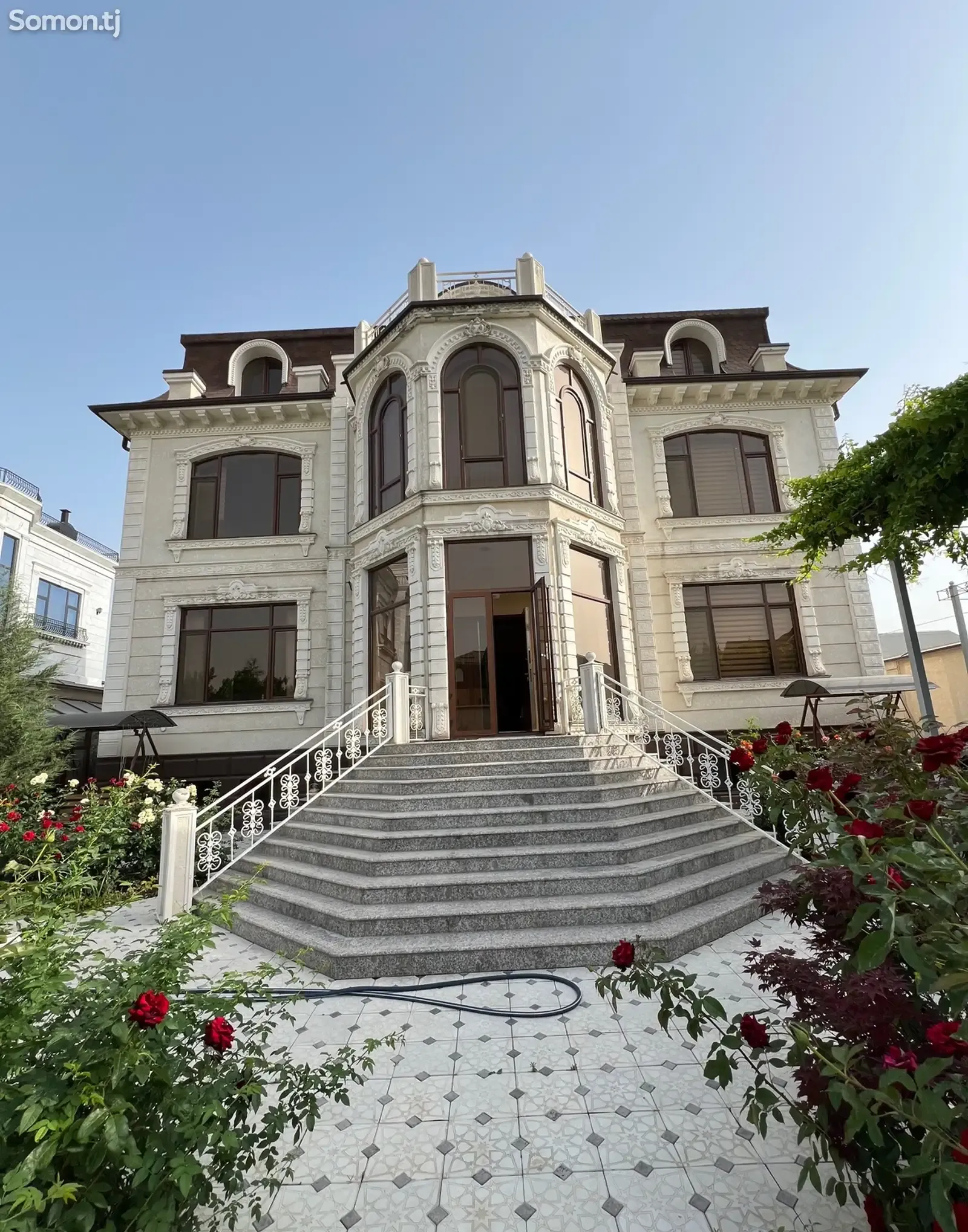 3-этажный, 10 комнатный дом, 950 м², Сино
