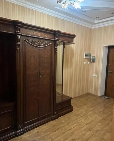 3-комн. квартира, 8 этаж, 120м², И. Сомони — миниатюра 1