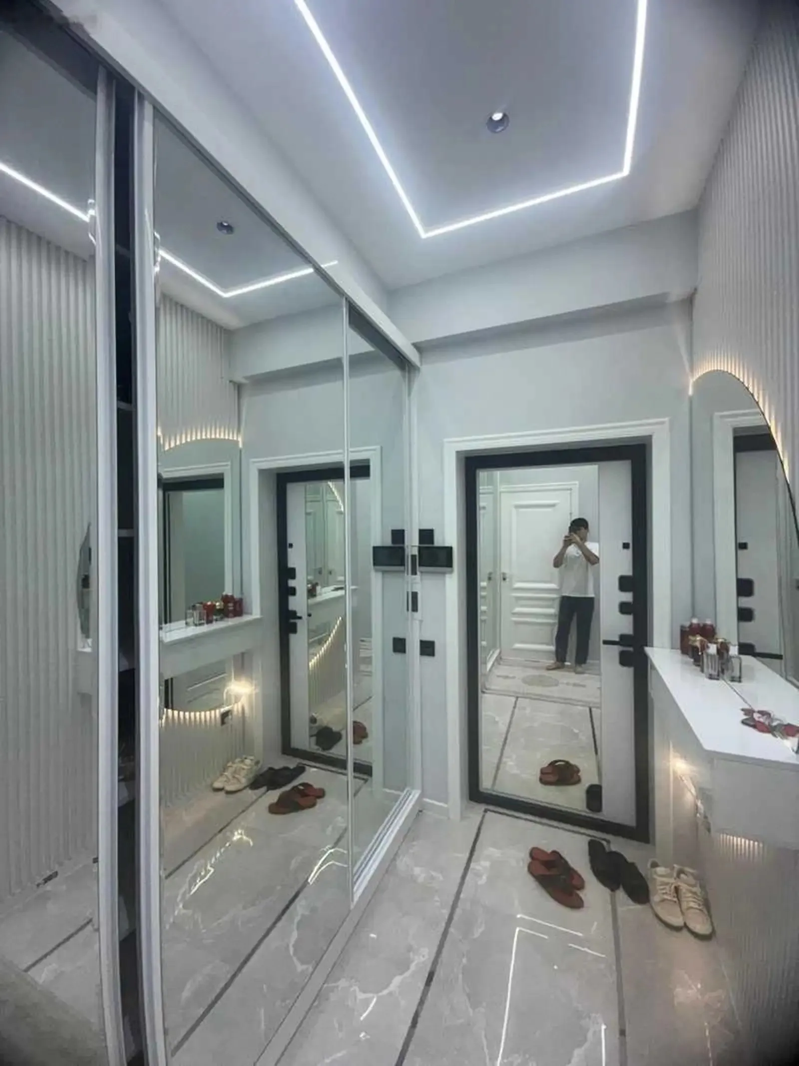 2-комн. квартира, 9 этаж, 68м², УВД — миниатюра 1