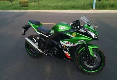 Мотоцикл Kawasaki 400cc