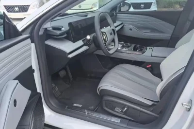 Geely Galaxy E8, 2025