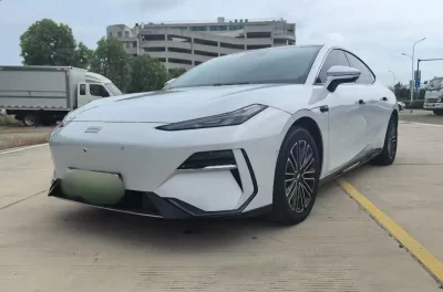 Geely Galaxy E8, 2025