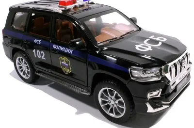 Машинка металлическая Toyota Land Cruiser Prado