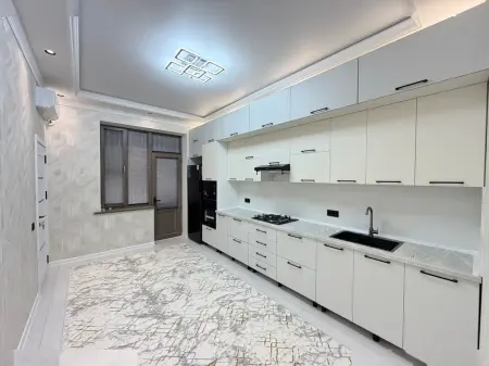 4-комн. квартира, 8 этаж, 93 м², 12 мкр — миниатюра 2