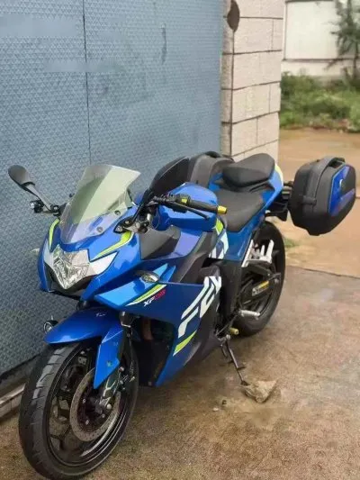 Мотоцикл Kawasaki GSX — миниатюра 2