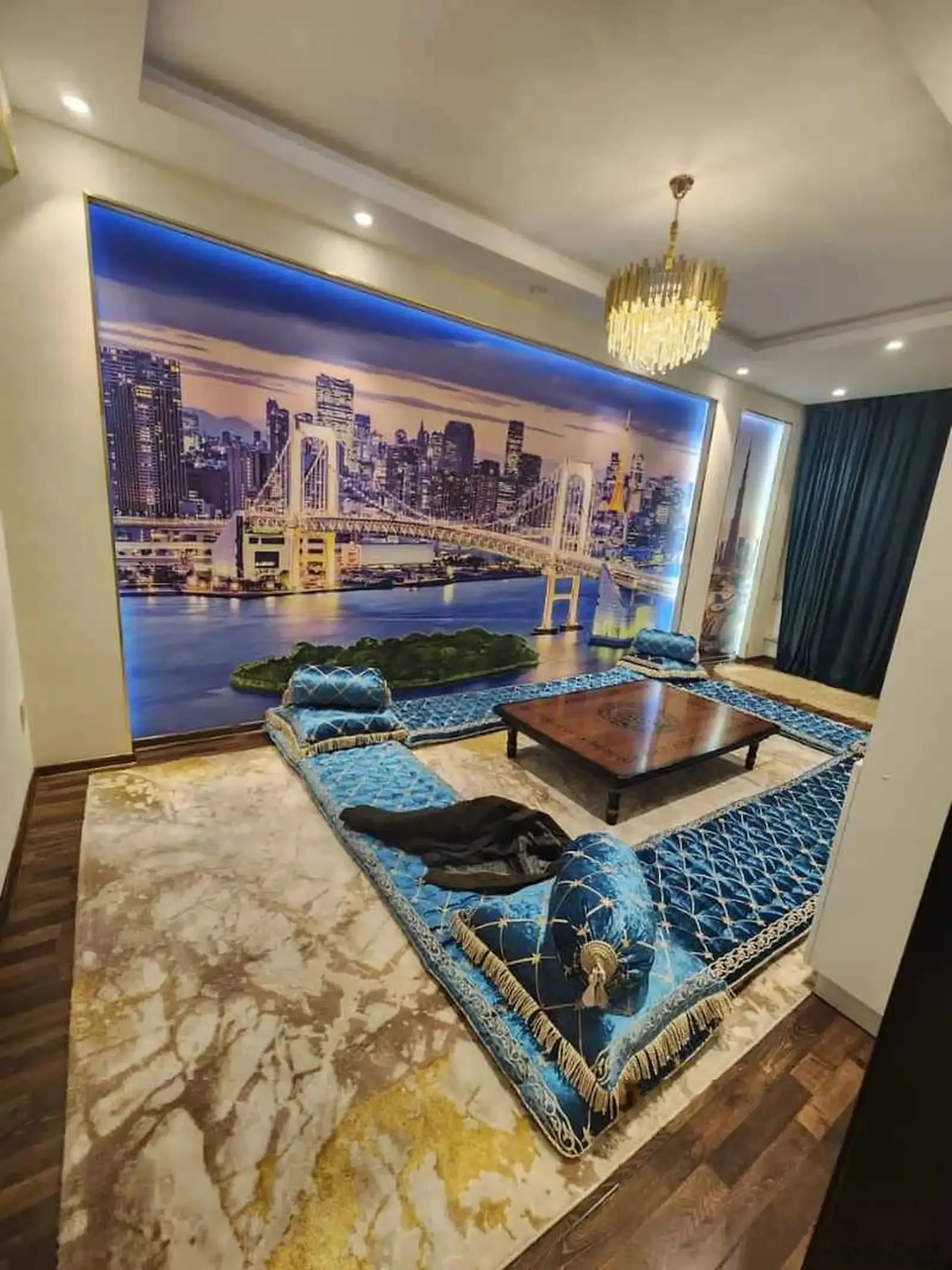 2-комн. квартира, 12 этаж, 70м², Повороти Аэропорт, 4 дома — миниатюра 1