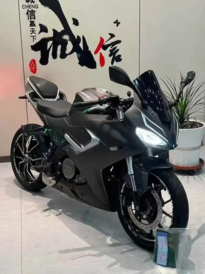 Мотоцикл QJMotor на заказ — миниатюра 1