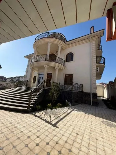 3-этажный, 12 комнатный дом, 700 м², колхози Россия