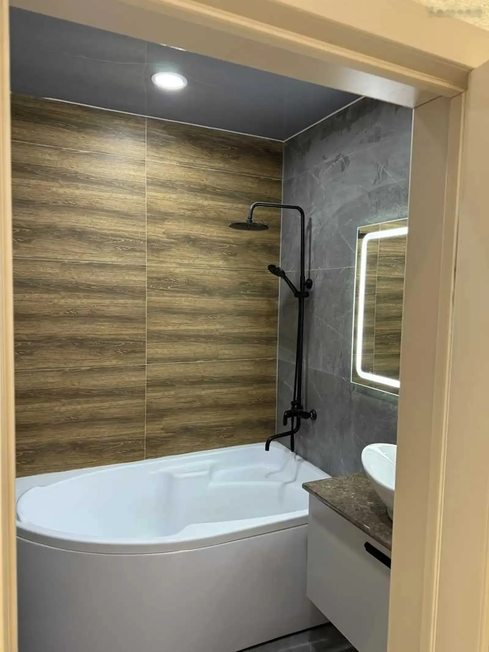 3-комн. квартира, 14 этаж, 110м², ориентир овир ру ба руи Ёвар — миниатюра 8