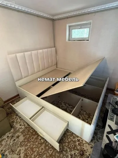 Двуспальная кровать с подъёмным механизмом