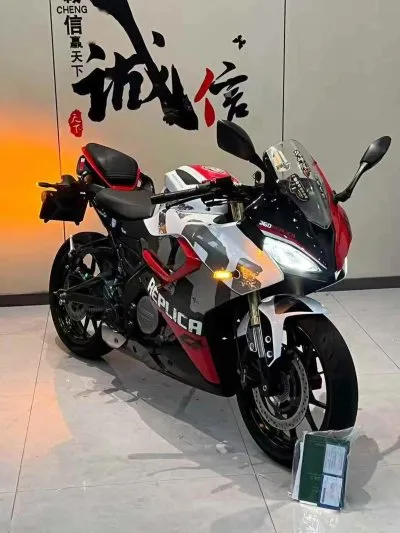 Мотоцикл Ducati 400 на заказ — миниатюра 1