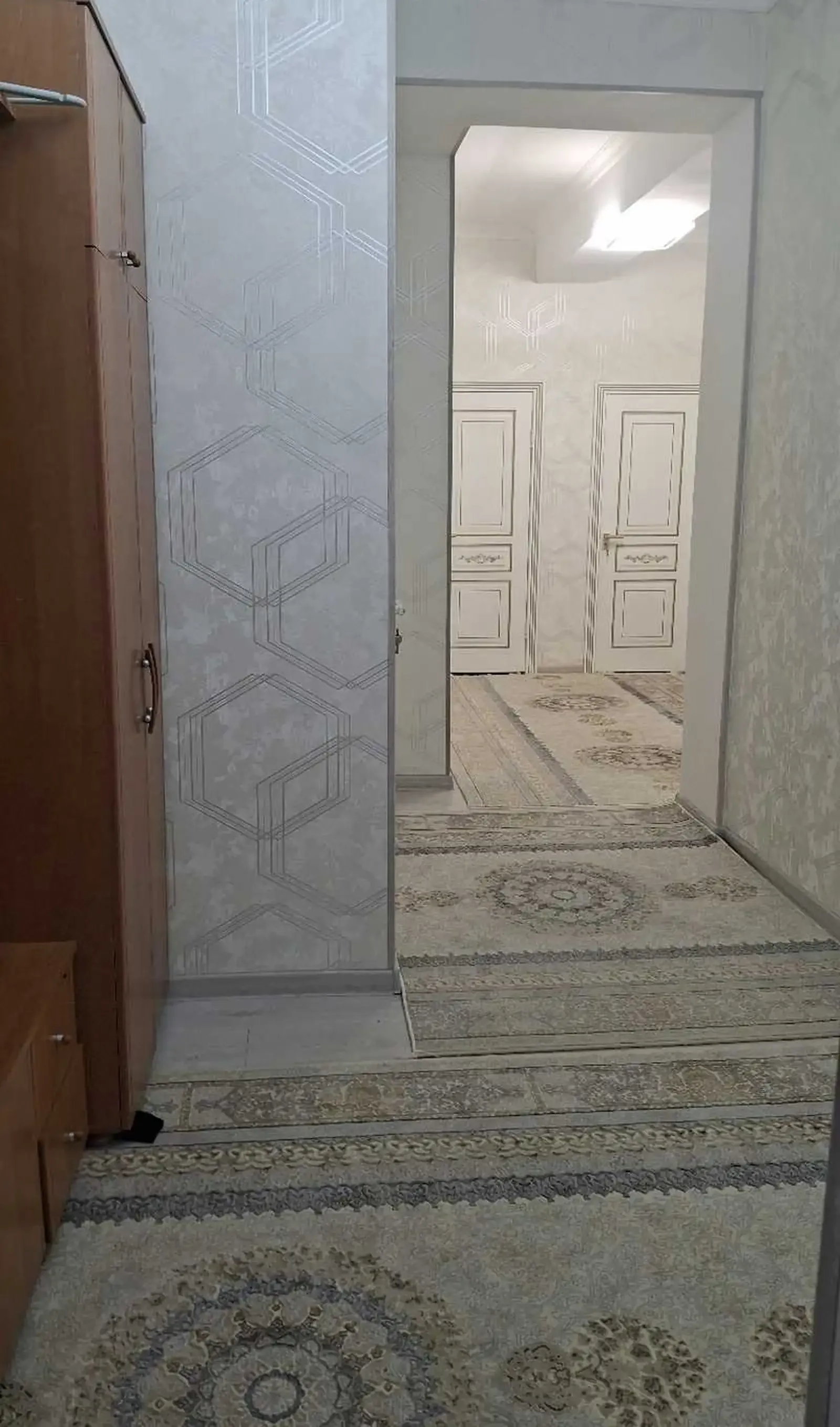3-комн. квартира, 4 этаж, 100м², Фирдавси 64-мкр ру ба руи Бозори Корвон — миниатюра 1